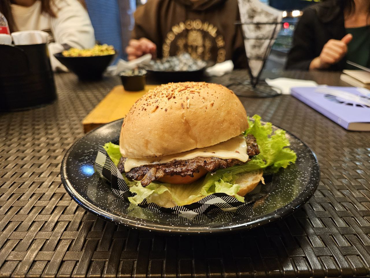 Las 4 de la 13 - Hamburgueseria