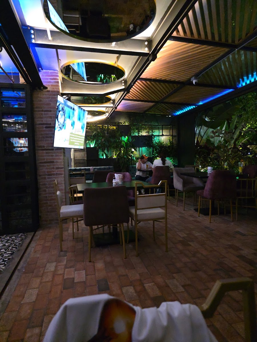 Rey Parrillero, Laureles