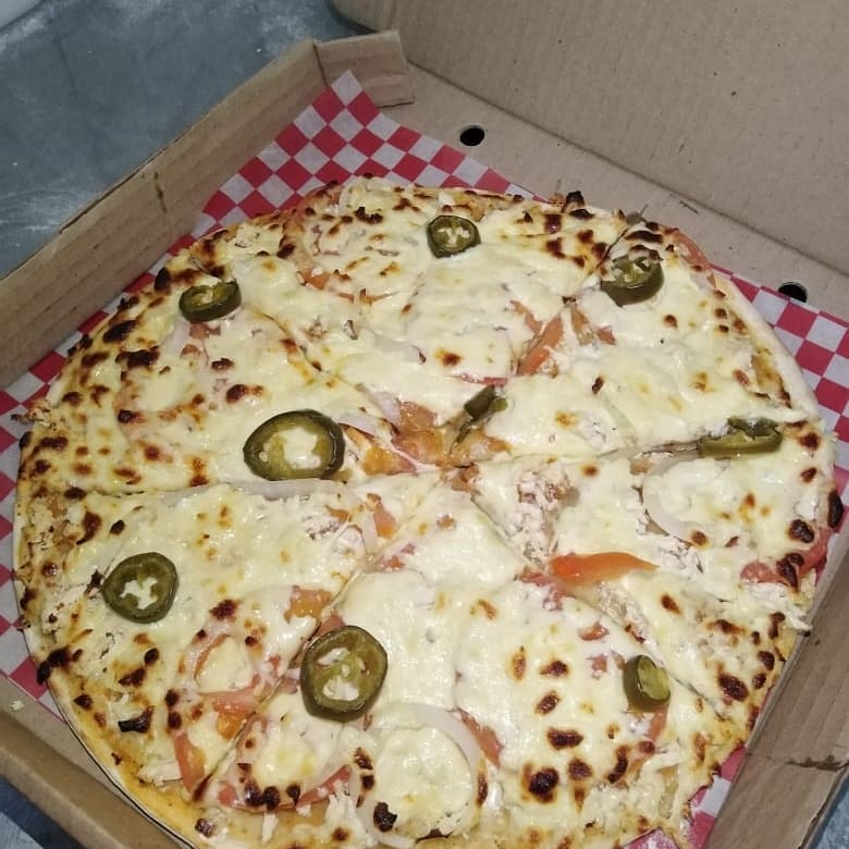 MOM'S PIZZA
