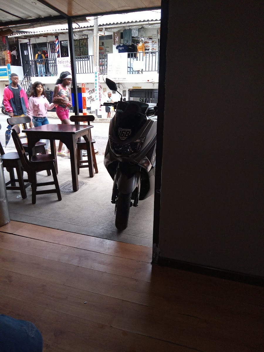 Lico bar la tita