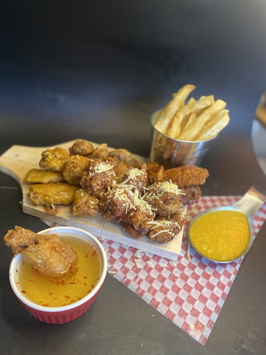 Alitas y Hamburguesa Classic Wings - La America