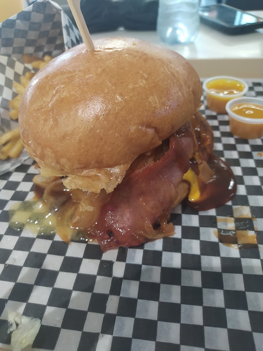 Deli Burgers CC Premium Plaza