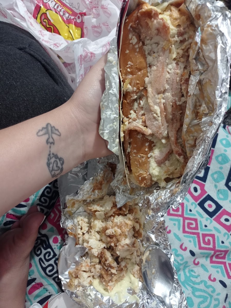 Los Quesudos Perros y Hamburguesas sede Sabaneta