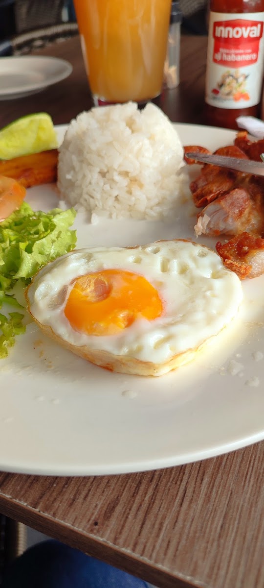 Restaurante Punto Rico. Alitas & Jugos Naturales