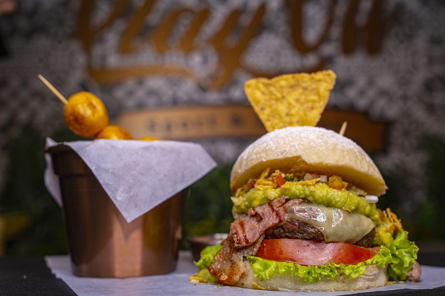 Play off sport & burger