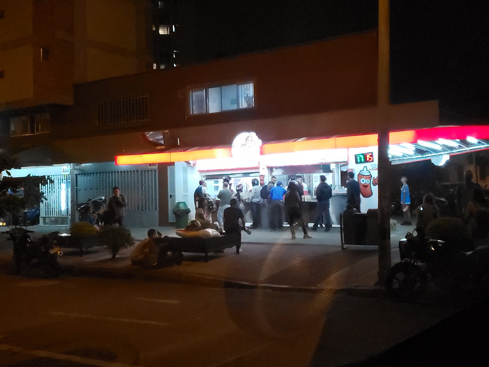 Los Perritos | Perros Calientes y Hamburguesas Sede Universidad