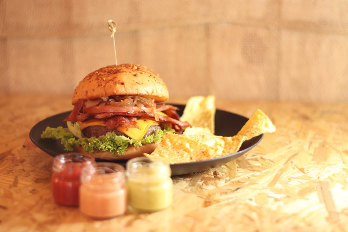 31 Luk Burger and Fries