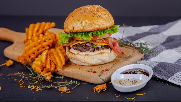 MOGOYO'S Smoked Burgers