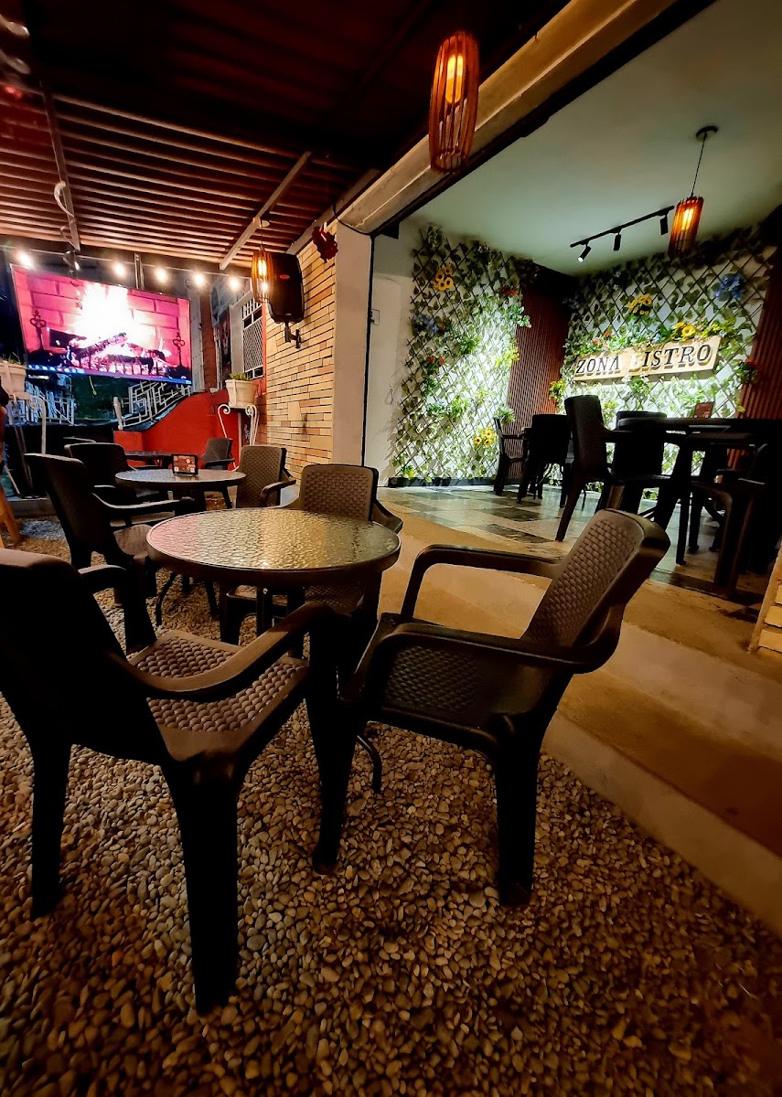 Zona Bistro