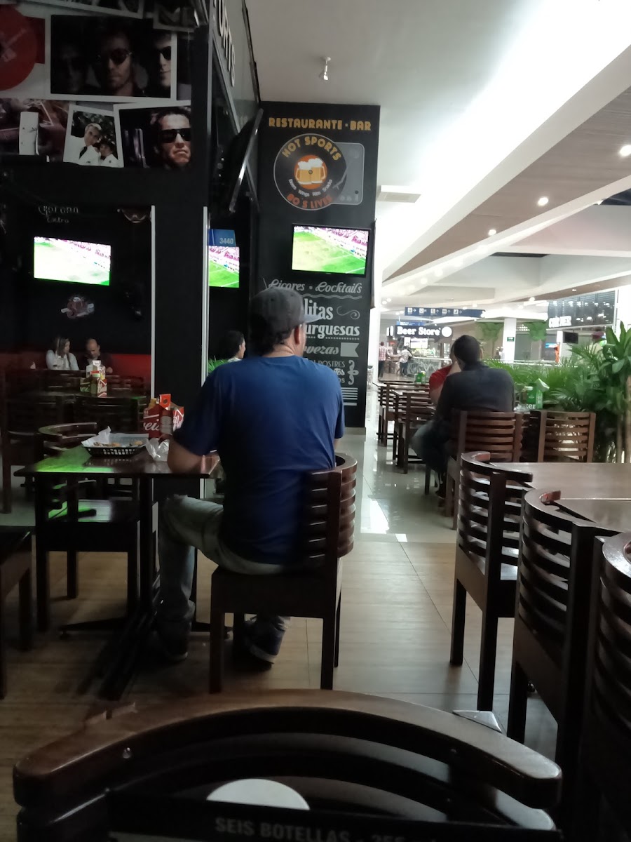 Hot Sports (Centro Comercial Premium Plaza)