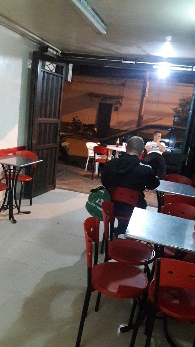 Juano's Pizzas y Cubanos