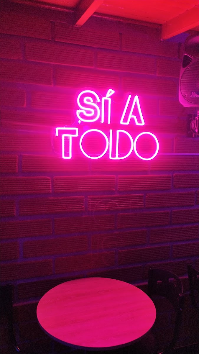 Casa Negra Bar