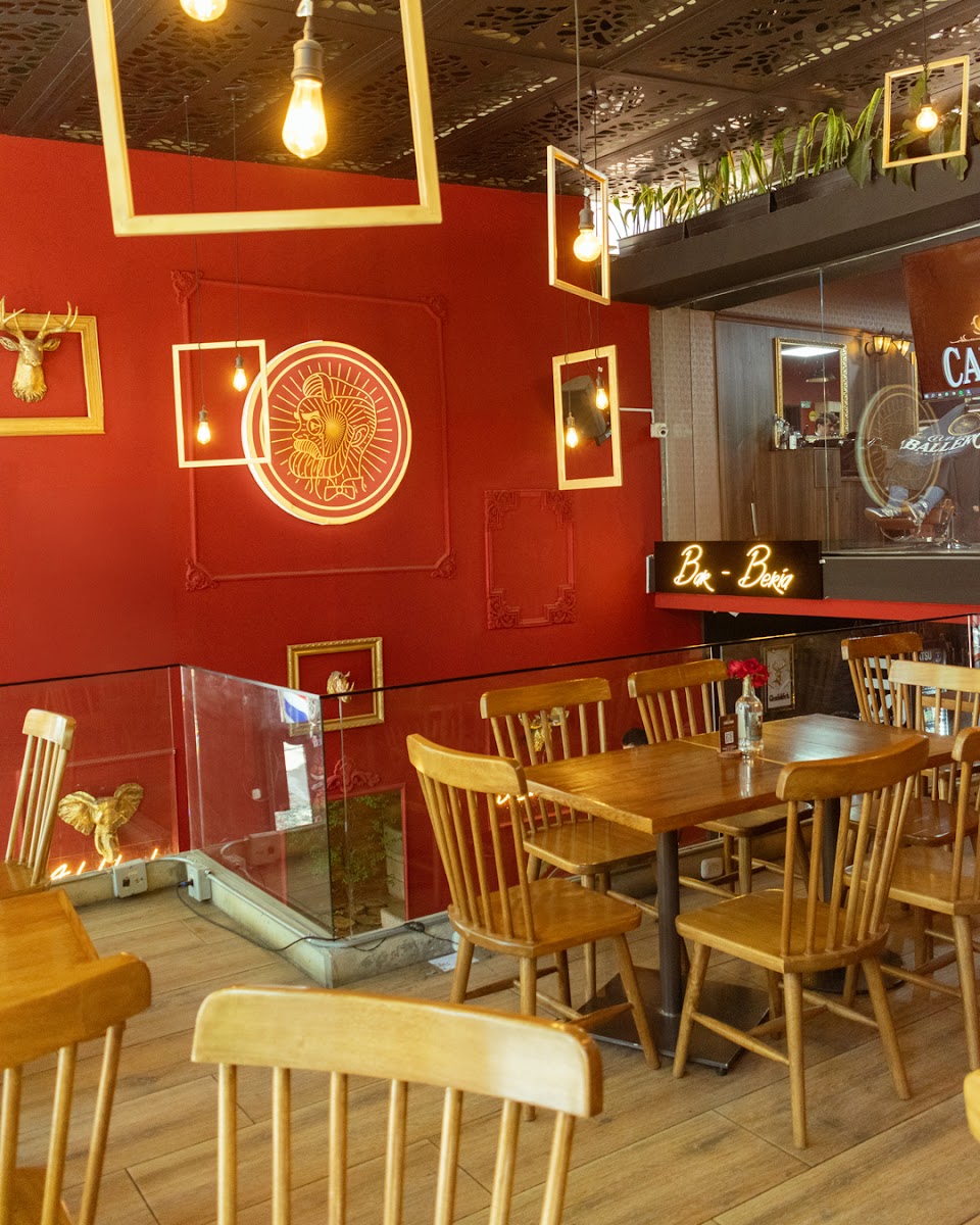 Club de Caballeros - Barber Shop - Bar/Restaurant