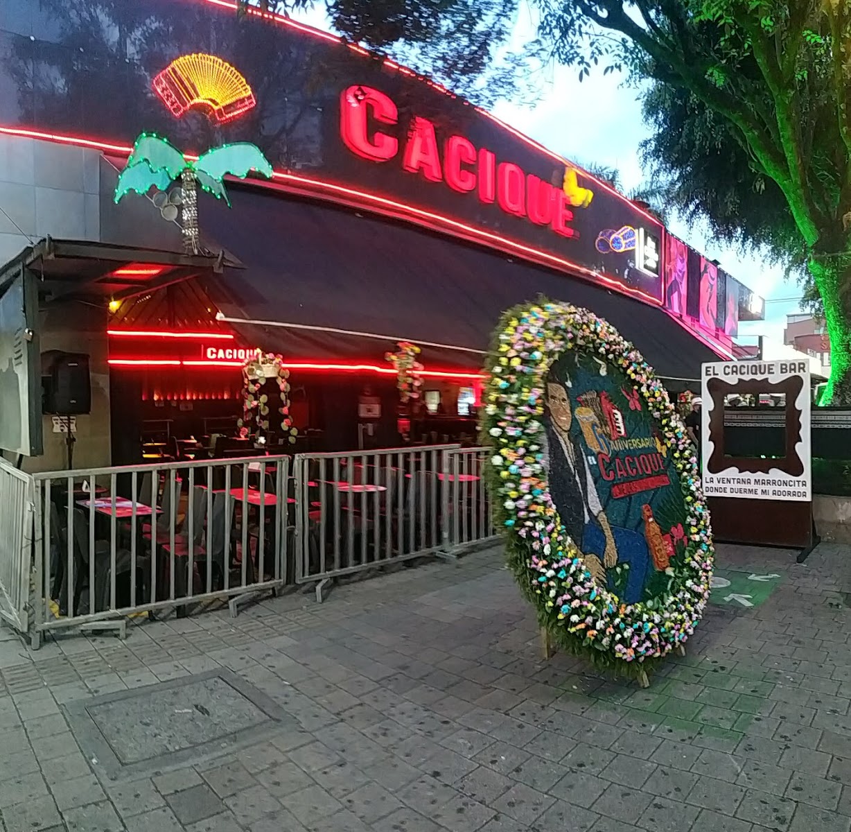 Cacique BAR