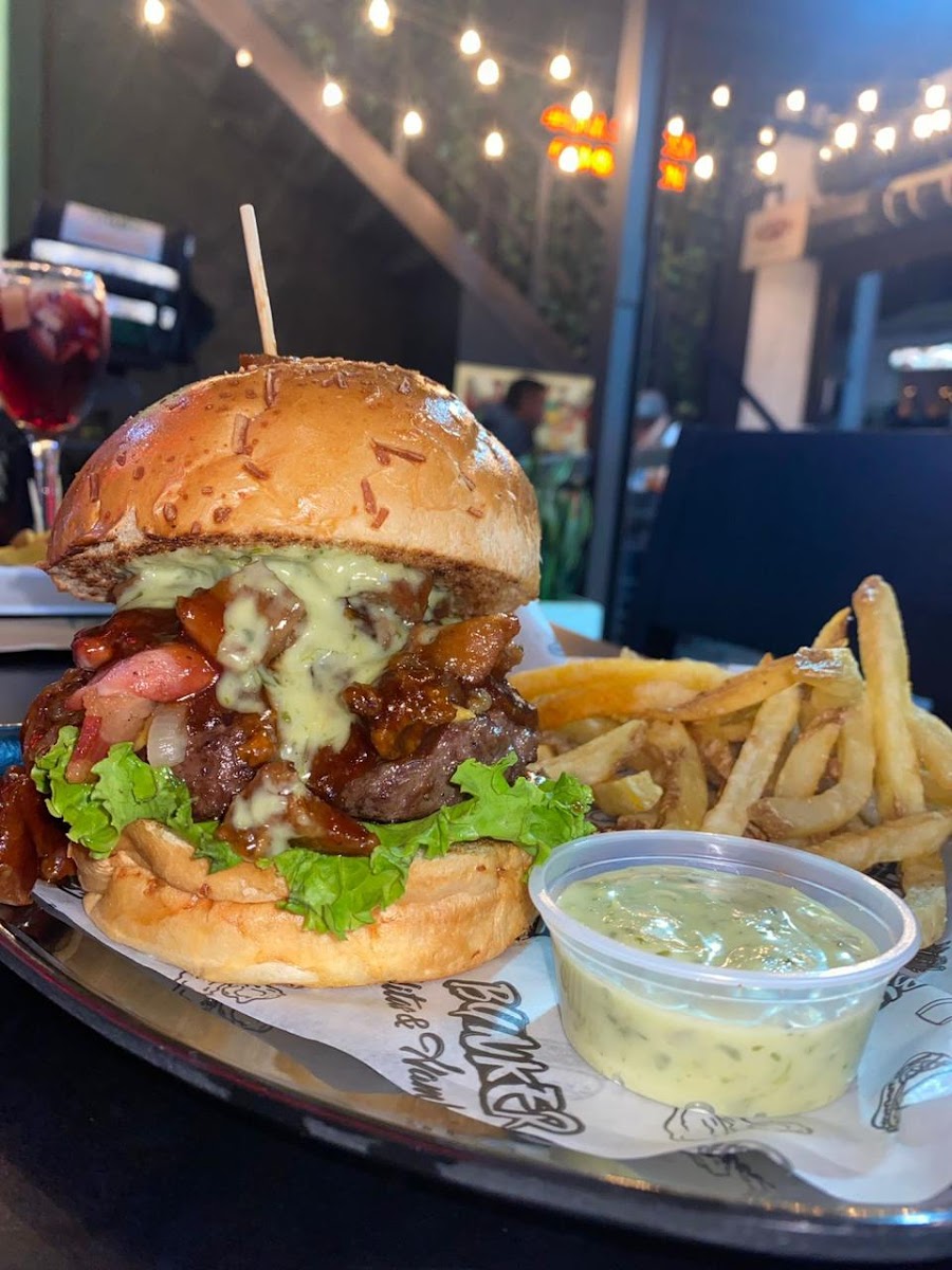 BUNKER ALITAS Y HAMBURGUESAS aranjuez