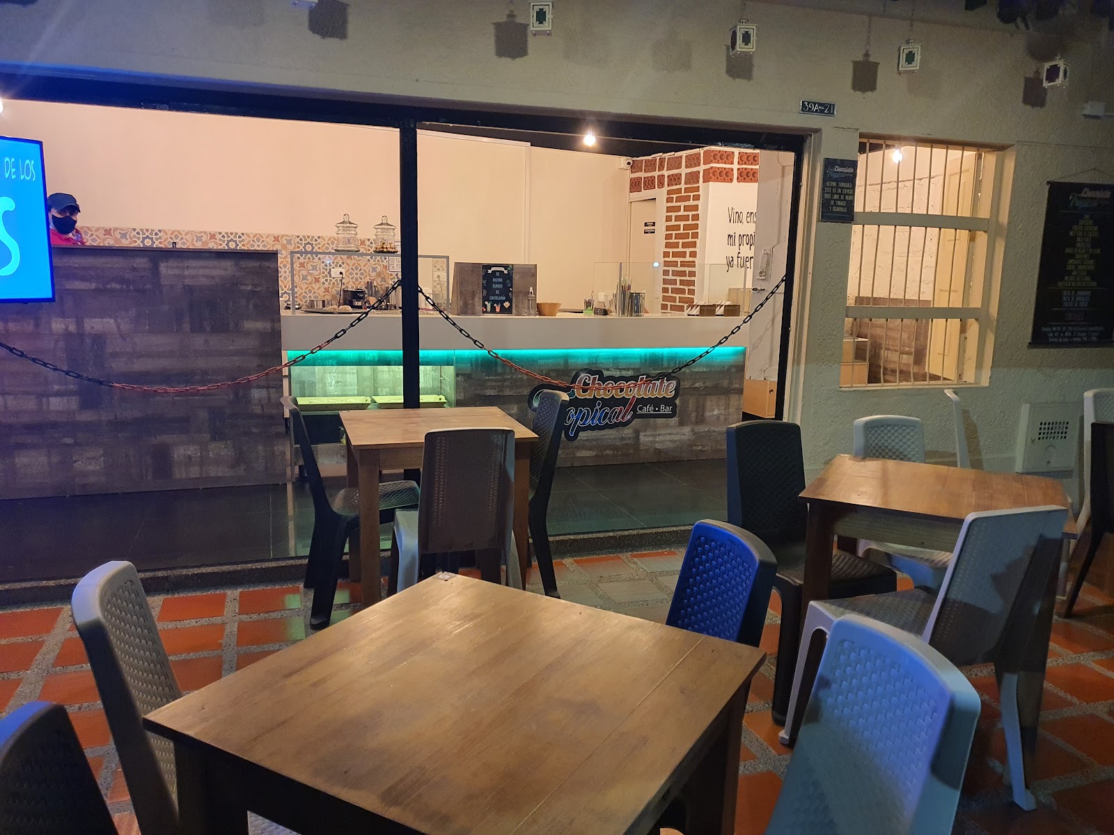 Chocolate Tropical Café•Bar