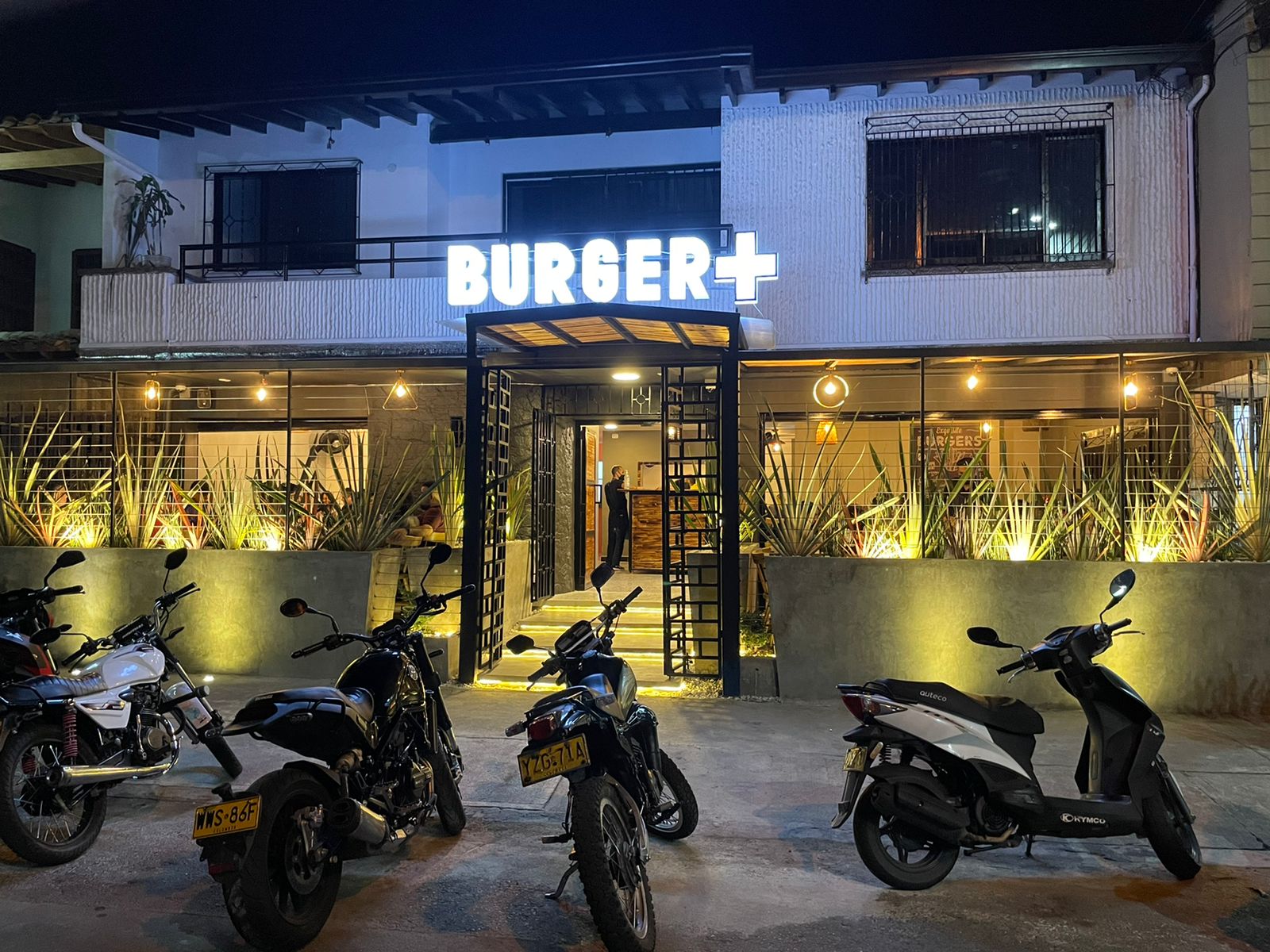 BURGER MAS MEDELLIN
