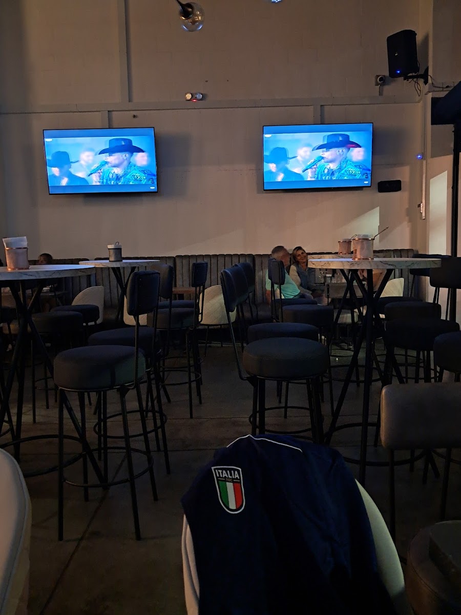 Mía Bar