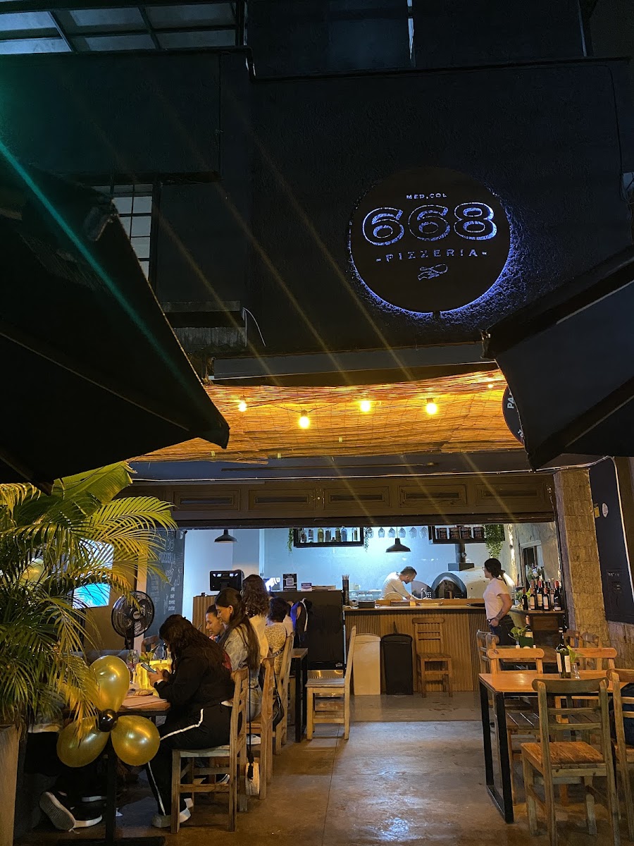 Pizzeria 668