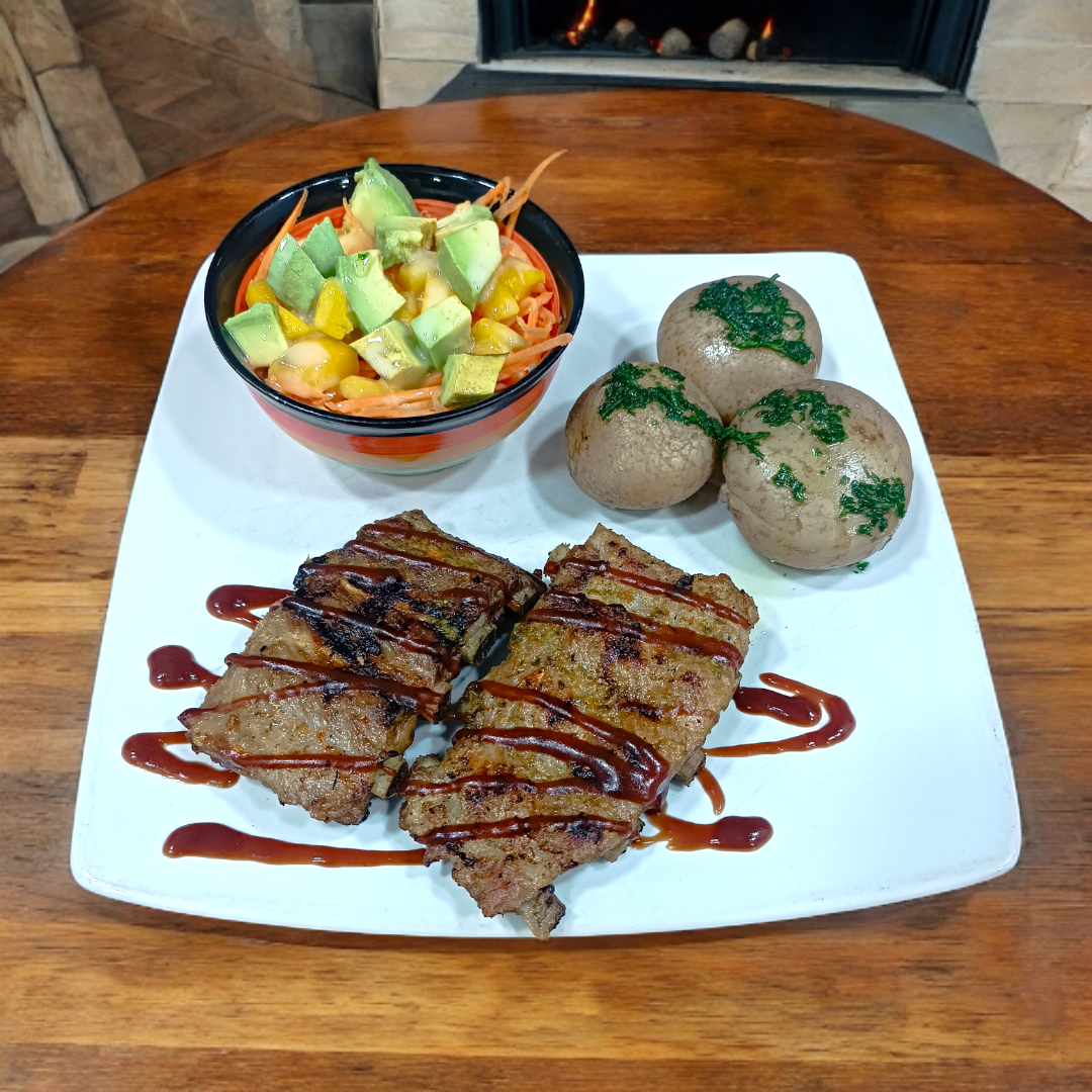 La Locura Parrilla Carnes Asadas Res y Cerdo en Laureles Churrasco Chuzos Chorizos Chicharrón Ahumado