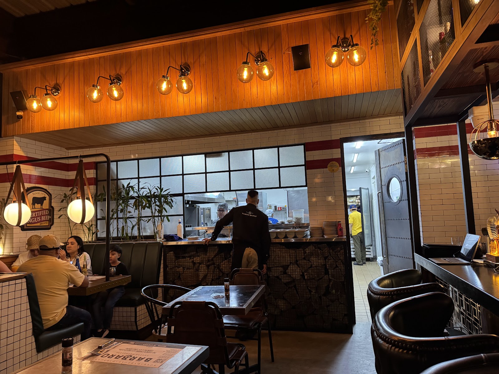 Bárbaro Cocina Primitiva sede Poblado