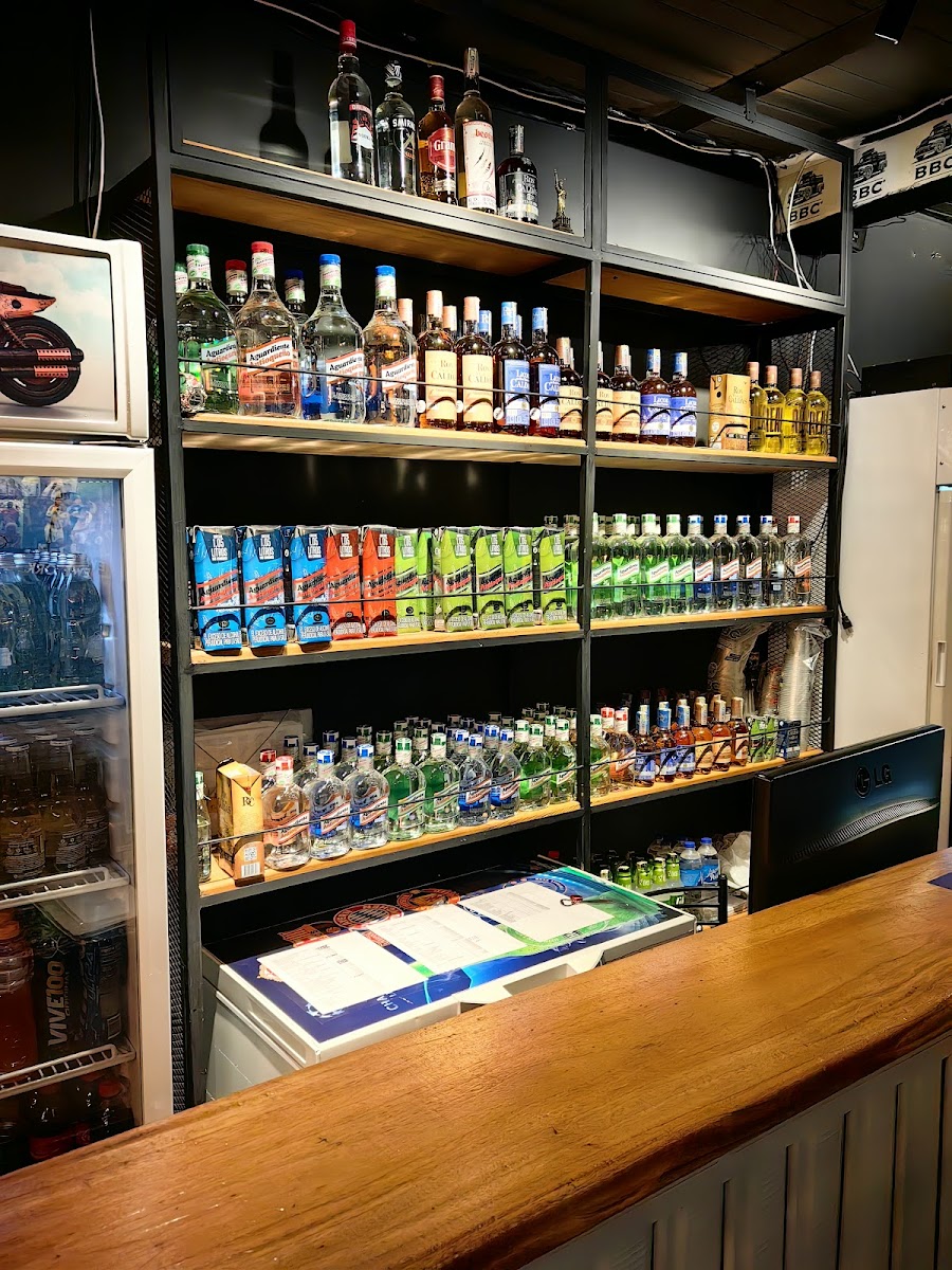 NEW YORK Licorera Bar