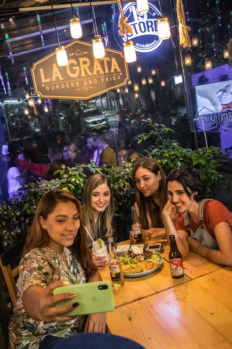 La Grata Burgers And Fries