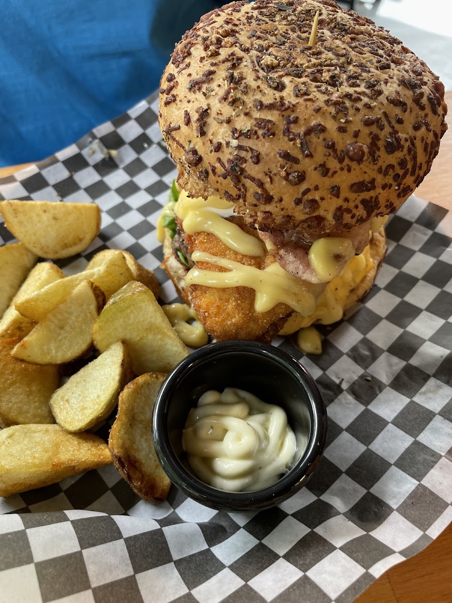 La Rodada Burger Grill