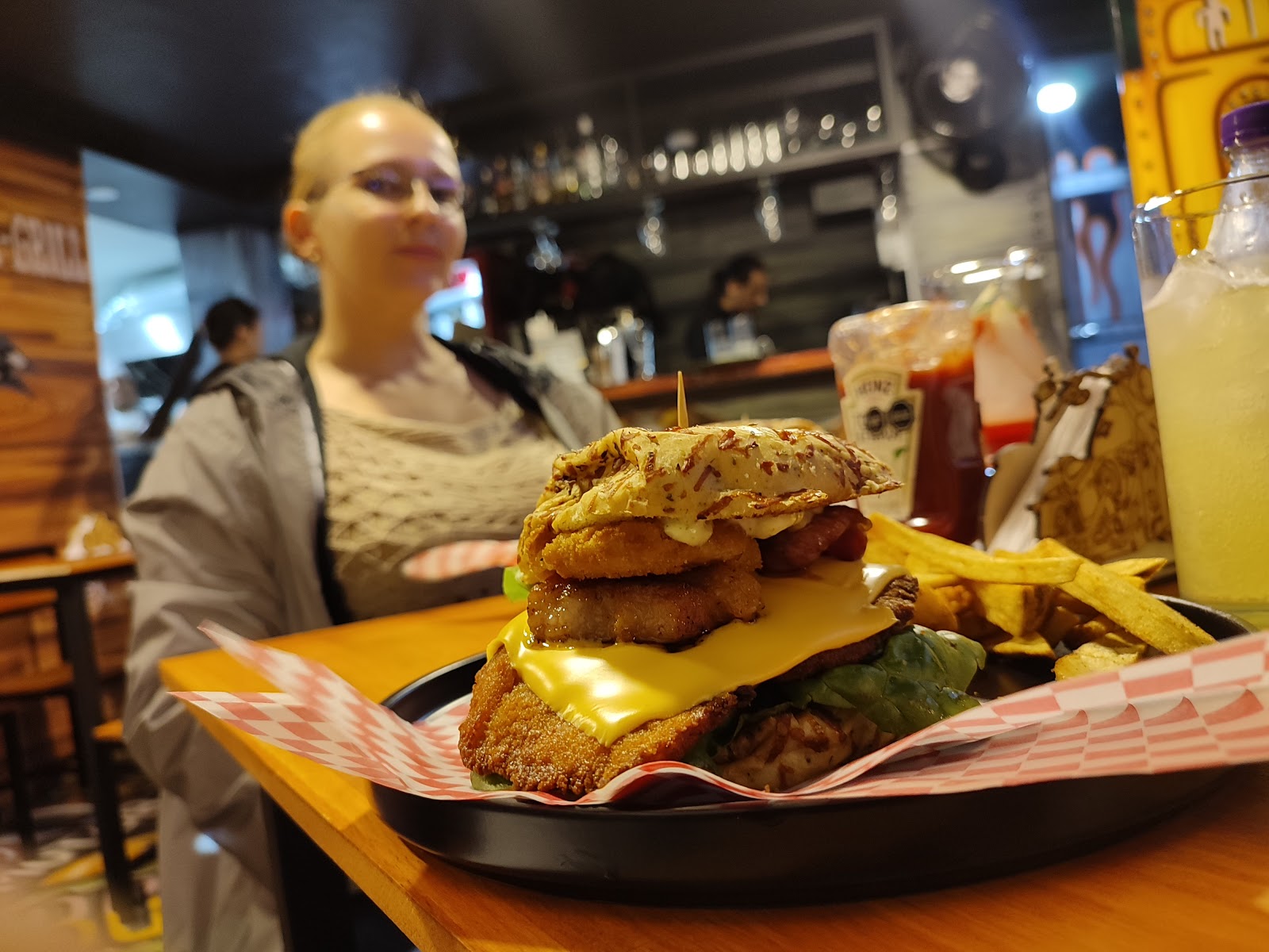 La Rodada Burger Grill