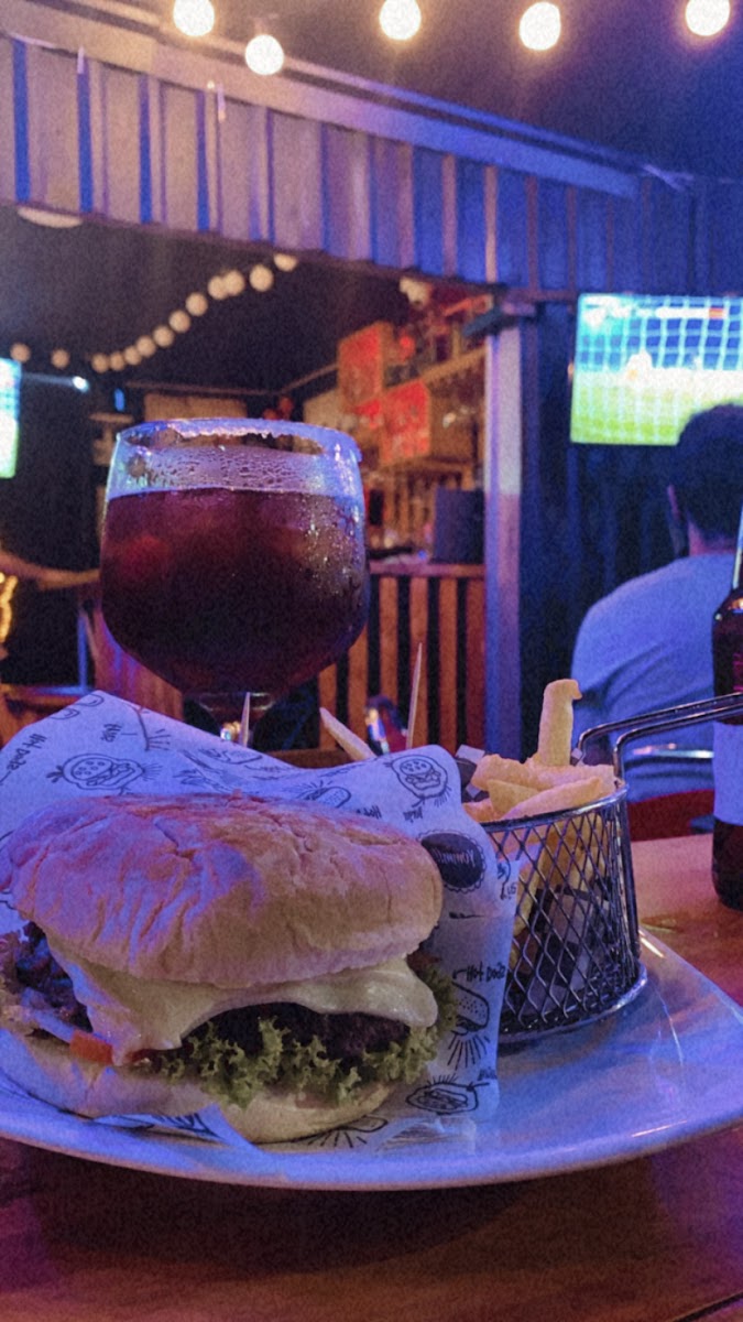 ENTRE PAPAS Y SODAS
