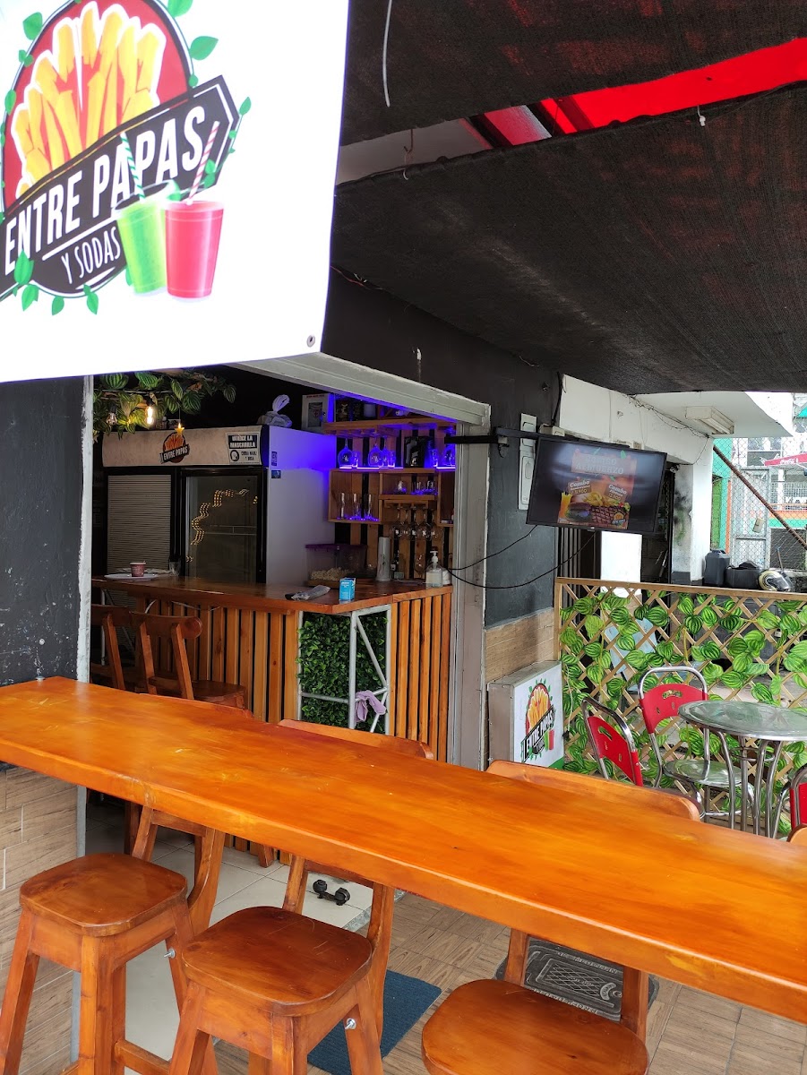 ENTRE PAPAS Y SODAS