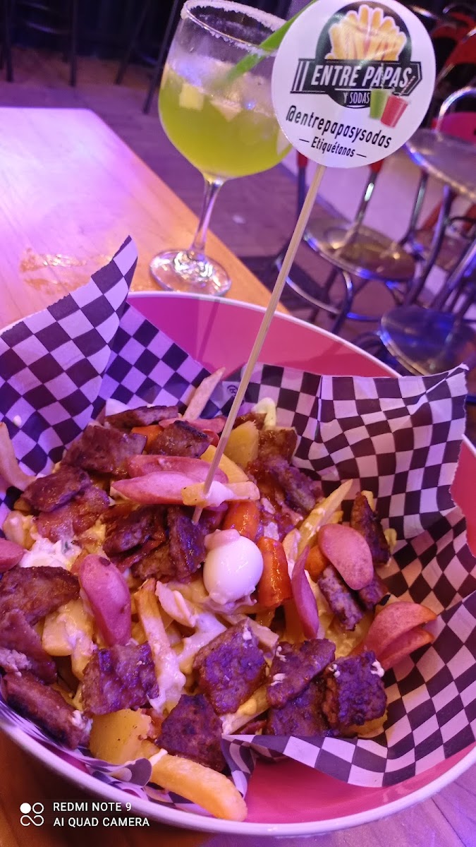 ENTRE PAPAS Y SODAS