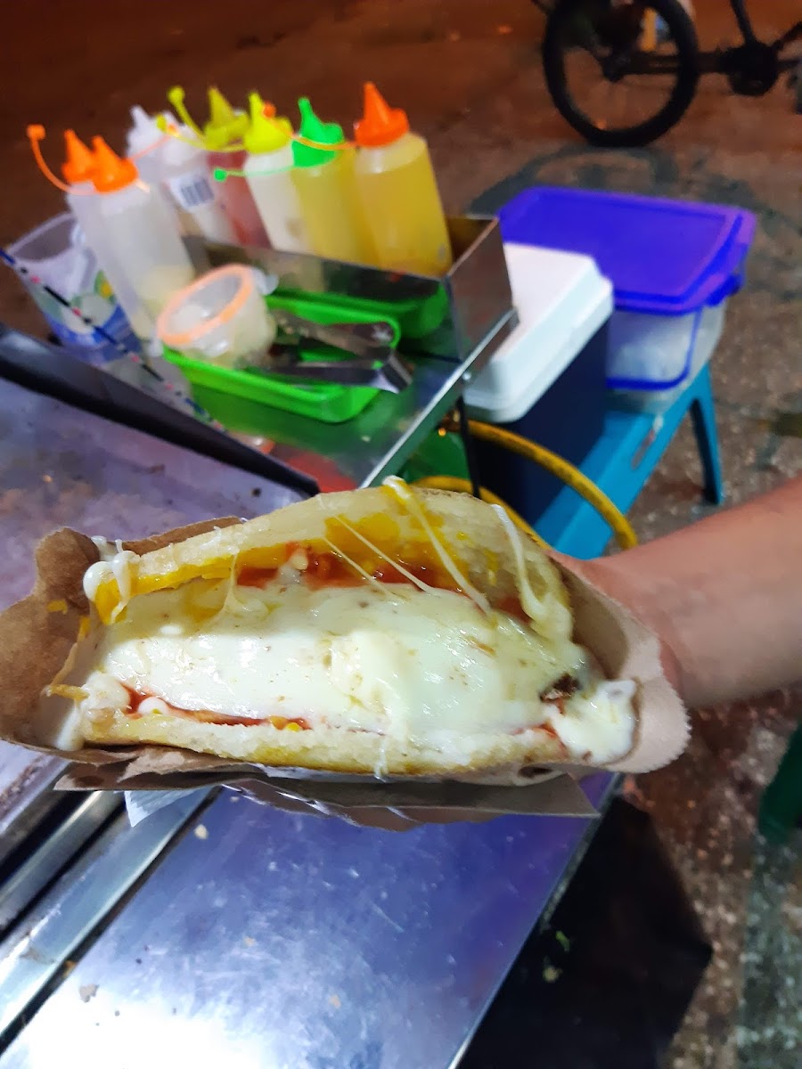 Qarepas quesudas