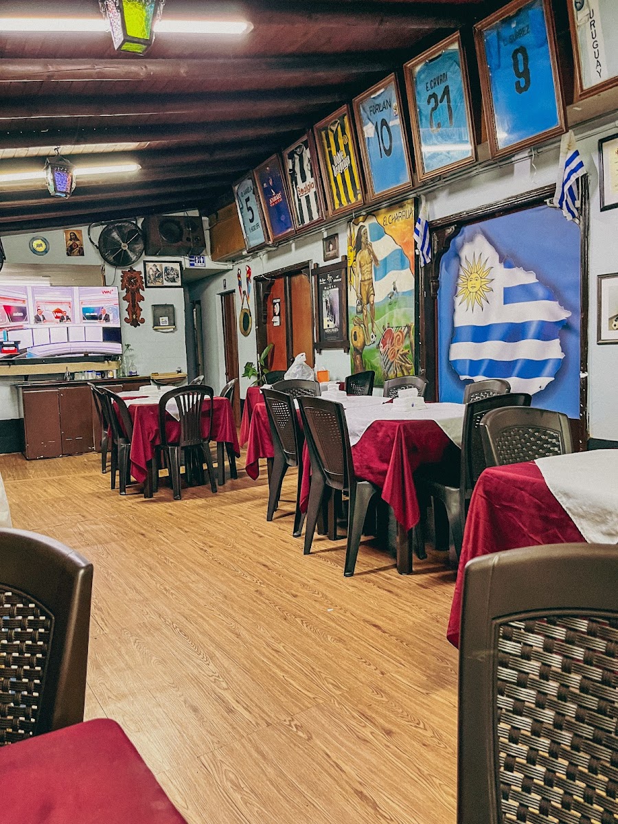 A la Uruguaya Parillada Pizzería