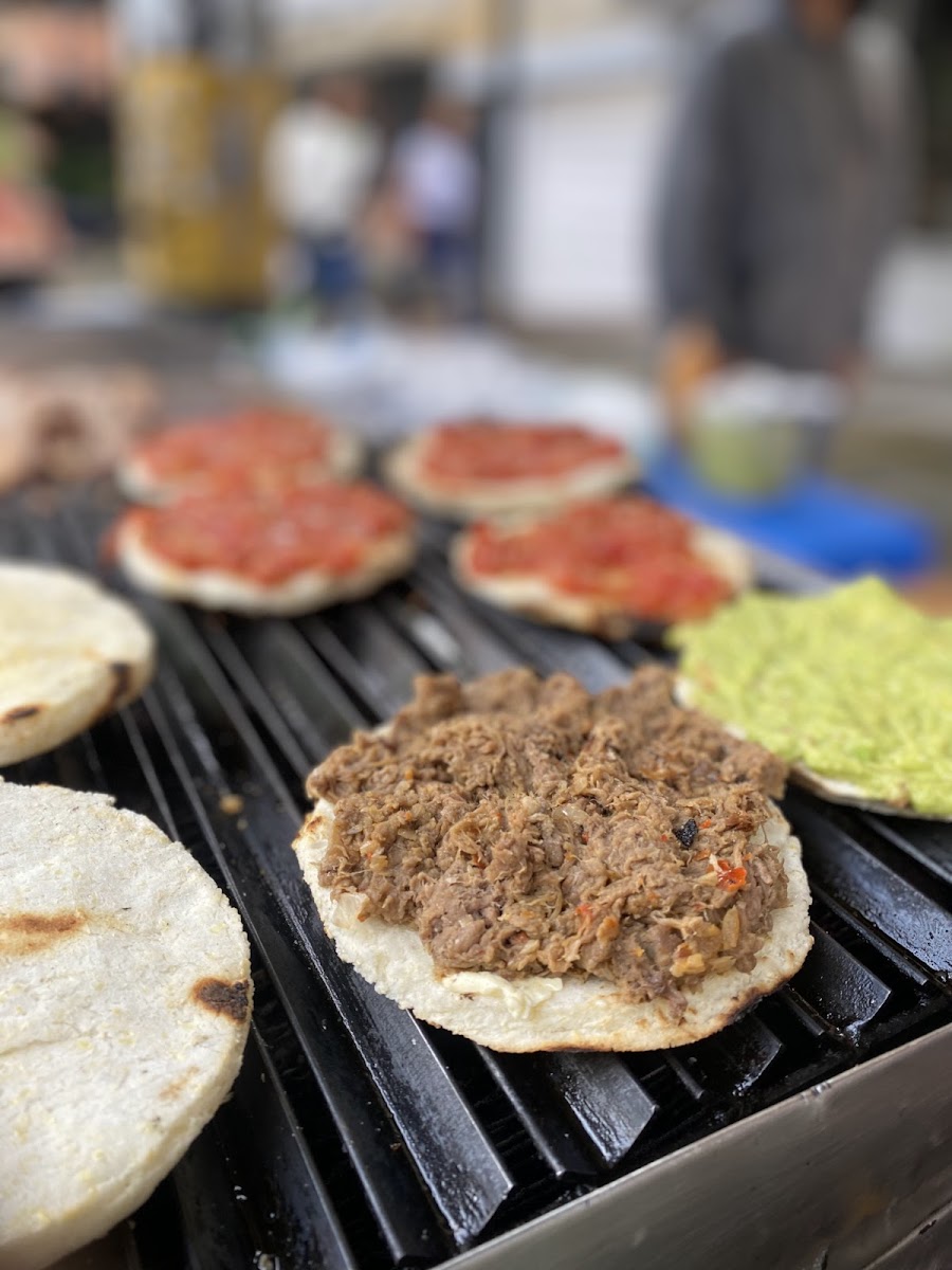 Asando y Parchando (Arepas al carbón)