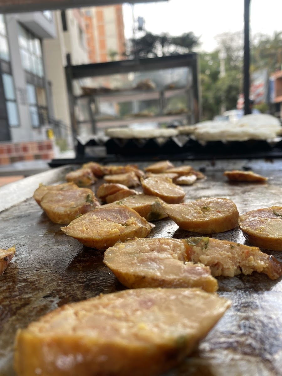 Asando y Parchando (Arepas al carbón)