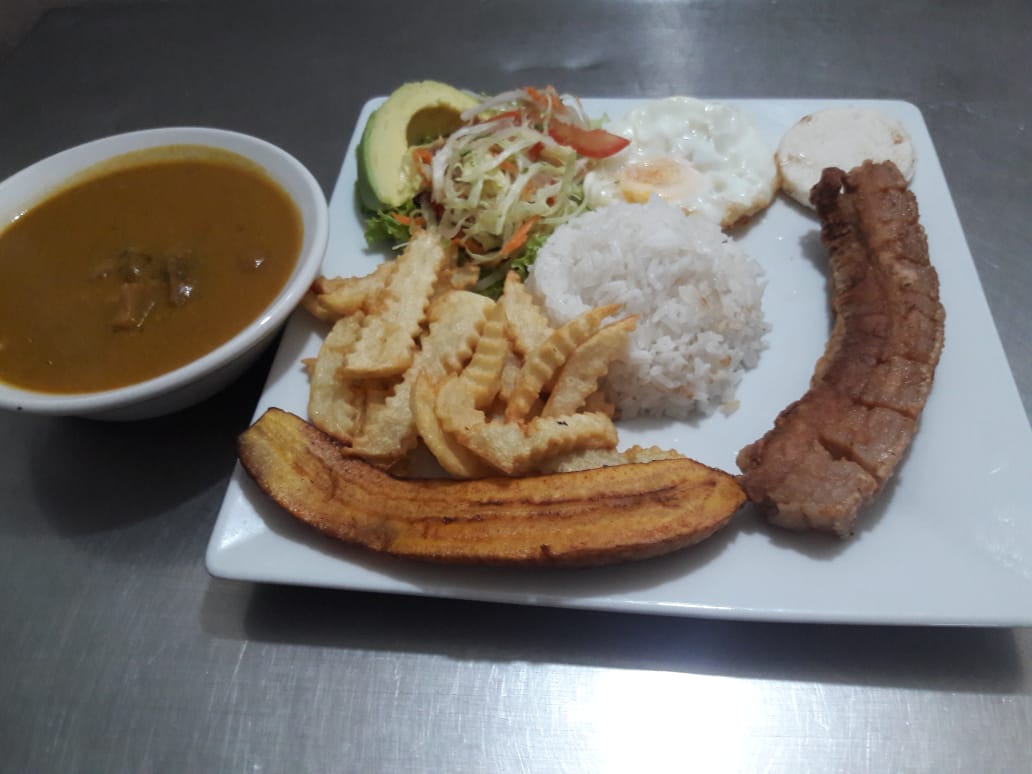 Restaurante entre palmeras