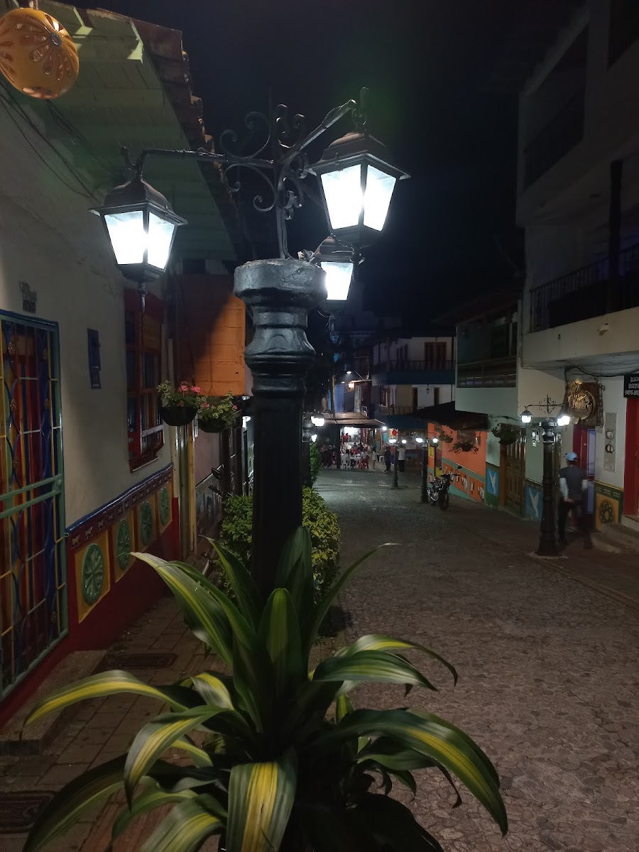 Contragolpe Disco-Bar