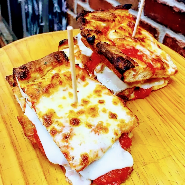 Condes Pizza