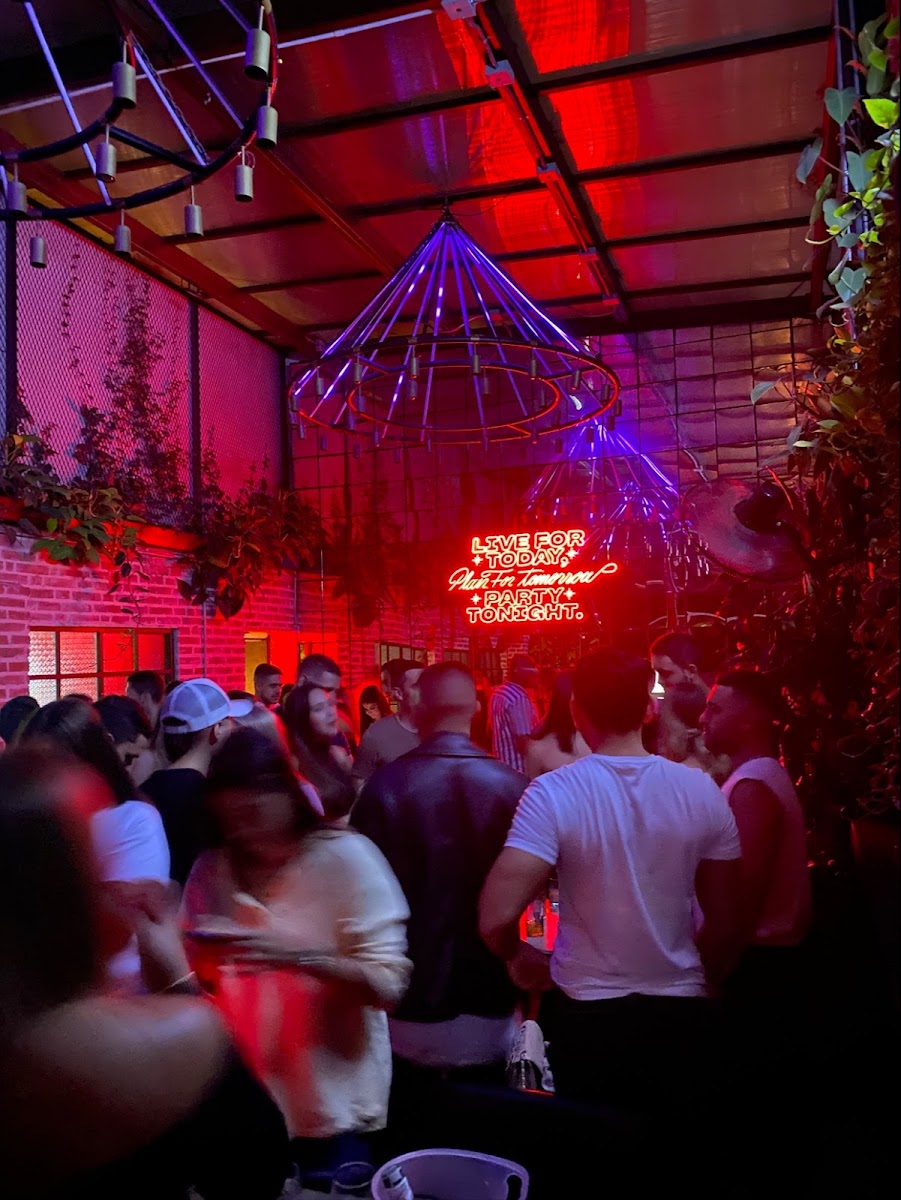 NEUTRO BAR