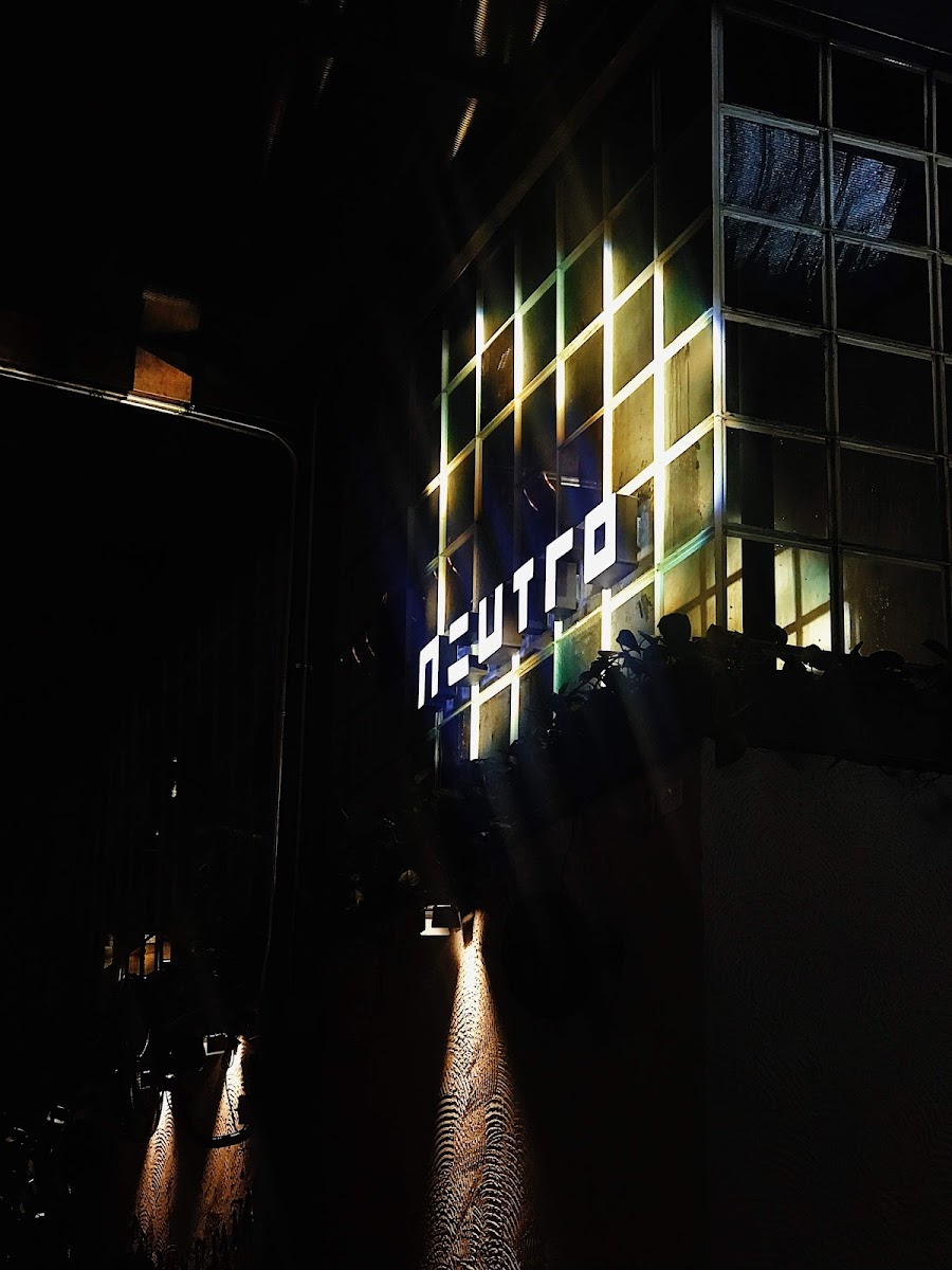 NEUTRO BAR