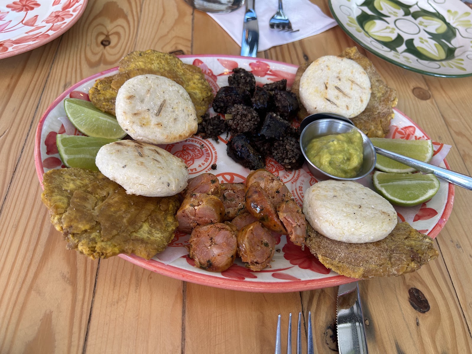 Restaurante La Matriarca Rionegro | Chicharrón | Comida tradicional