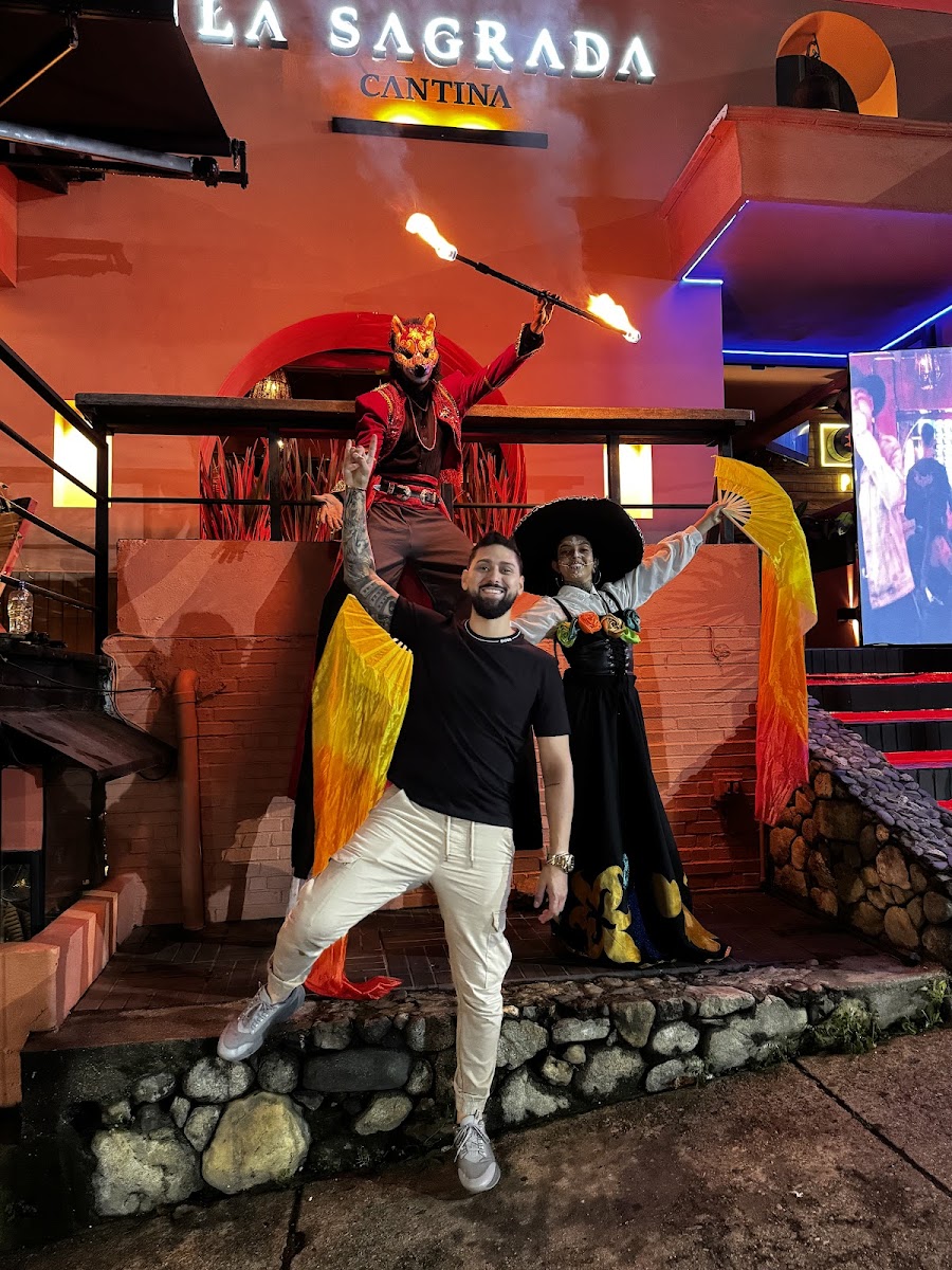 LA SAGRADA CANTINA MED