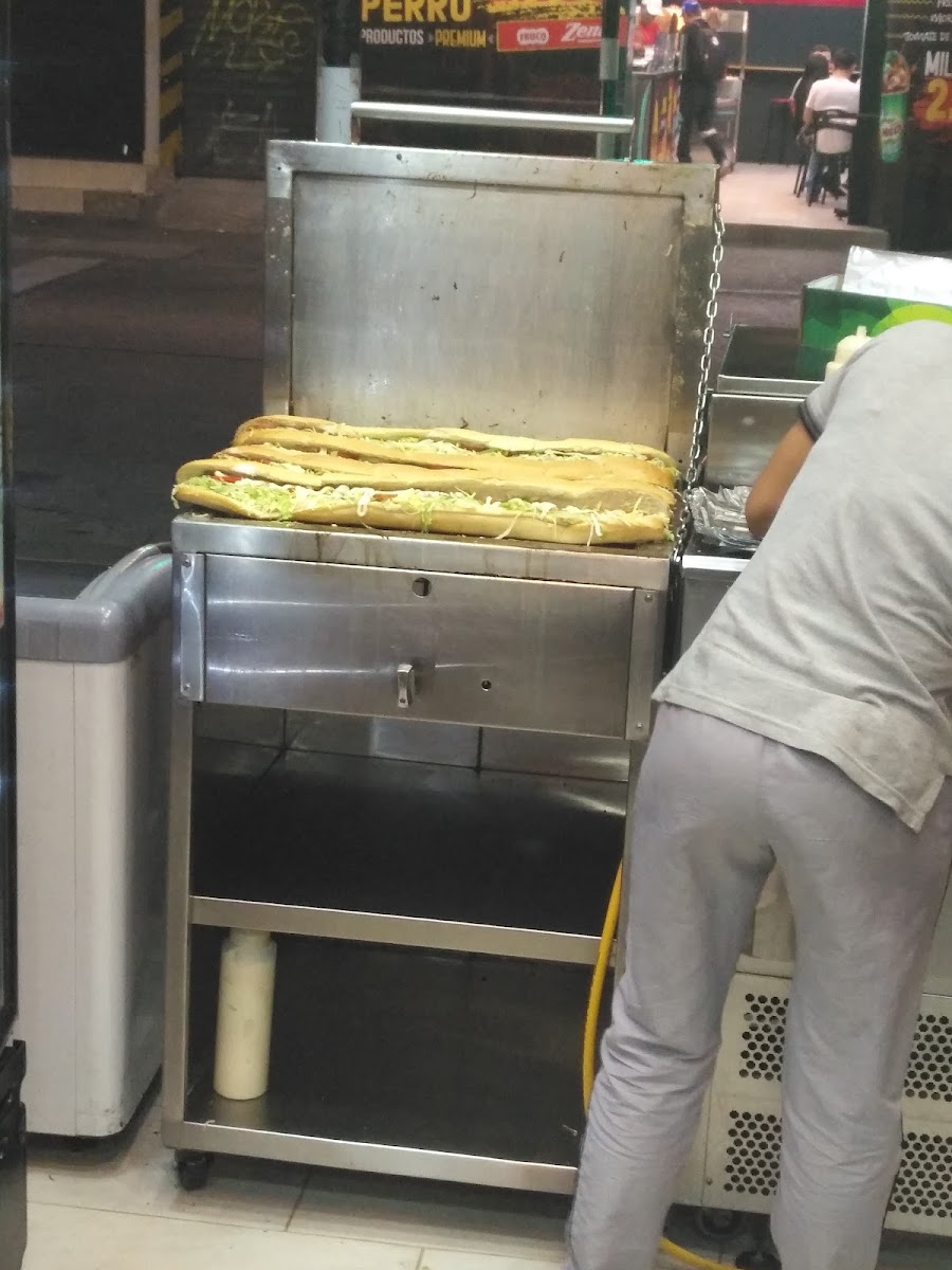 Sanducheo Colitas Paisas