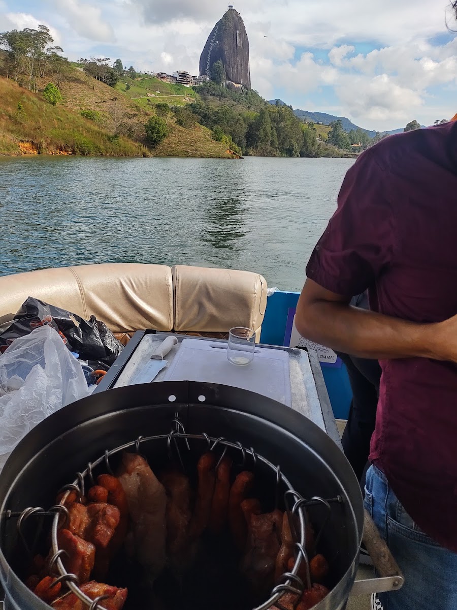 AL BARRIL LOS SAUCES guatape