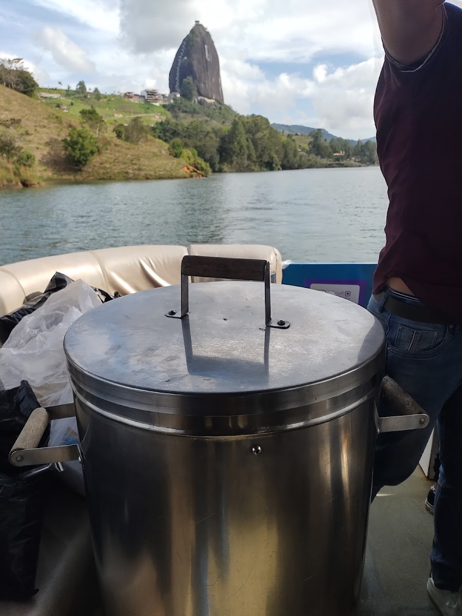 AL BARRIL LOS SAUCES guatape