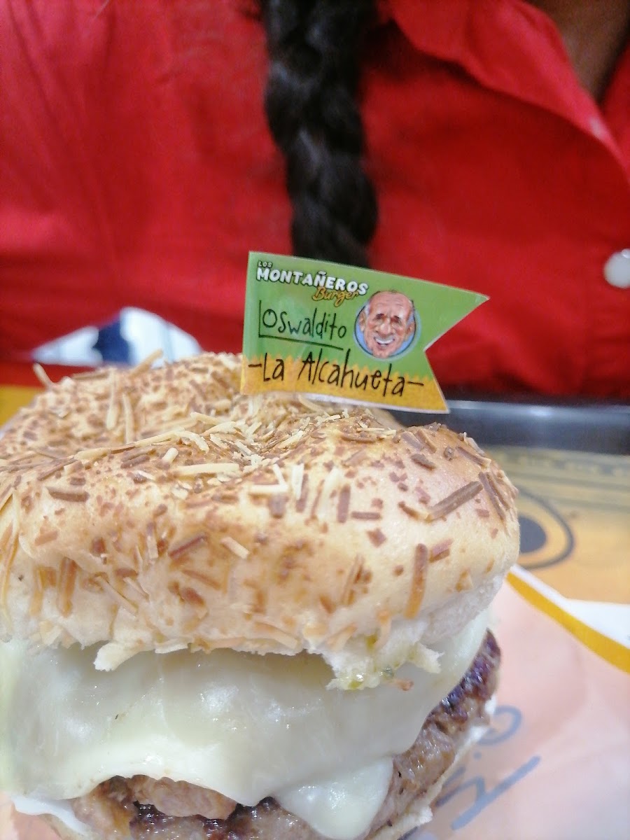 Los Montañeros Burger