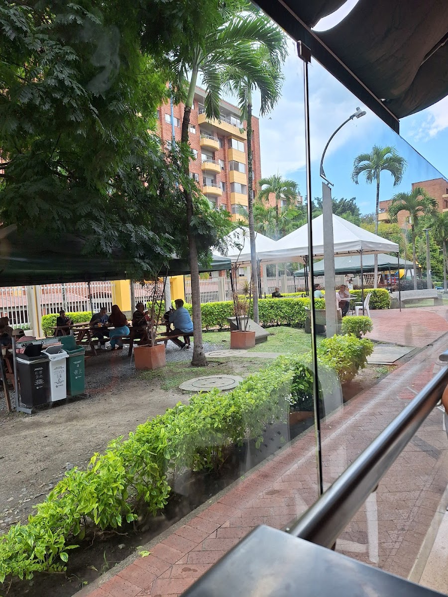 Frisby Mall Laureles