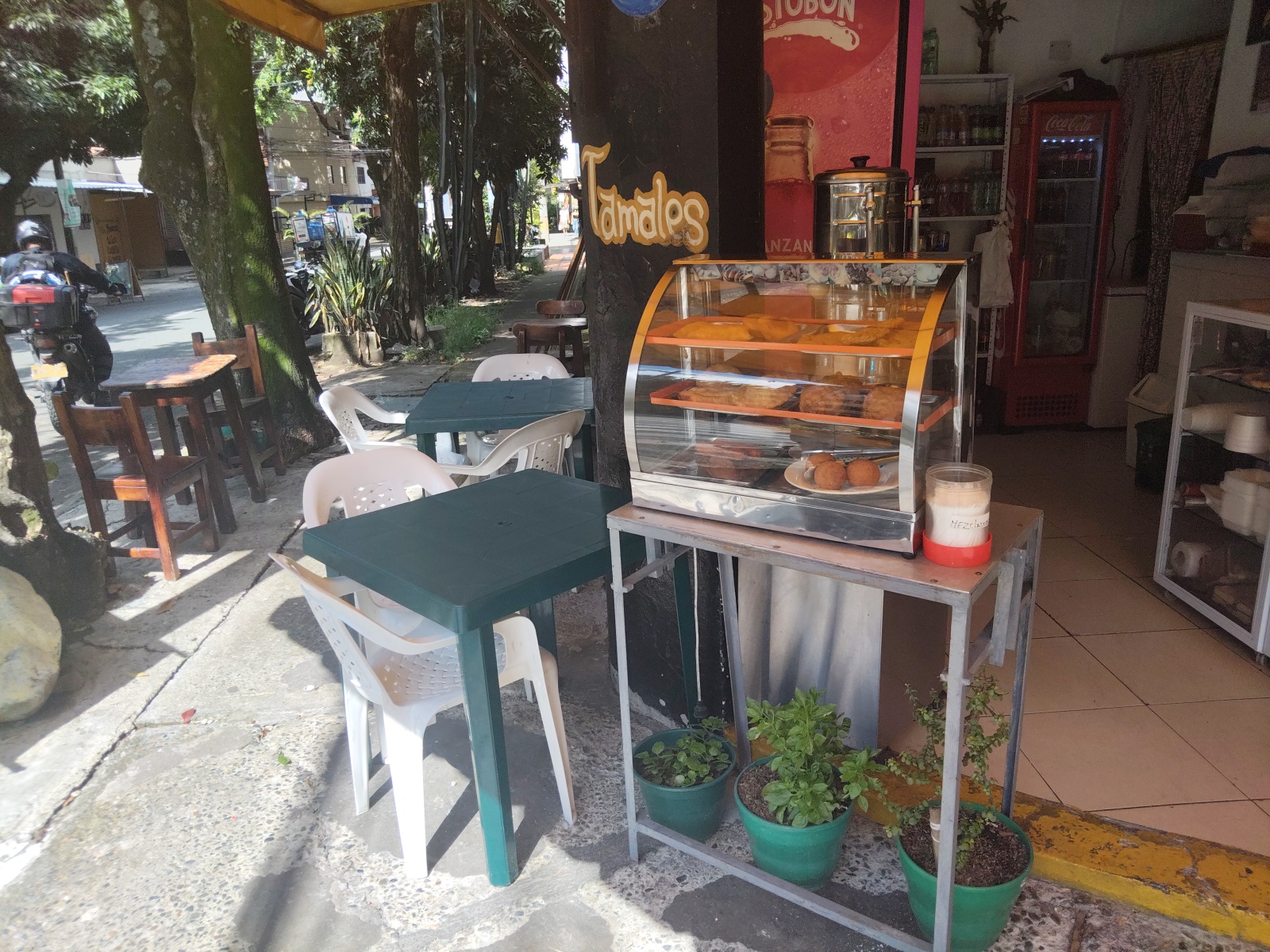 RESTAURANTE CARPA AMARILLA //DESAYUNOS//ALMUERZO//FRITOS//JUGOS