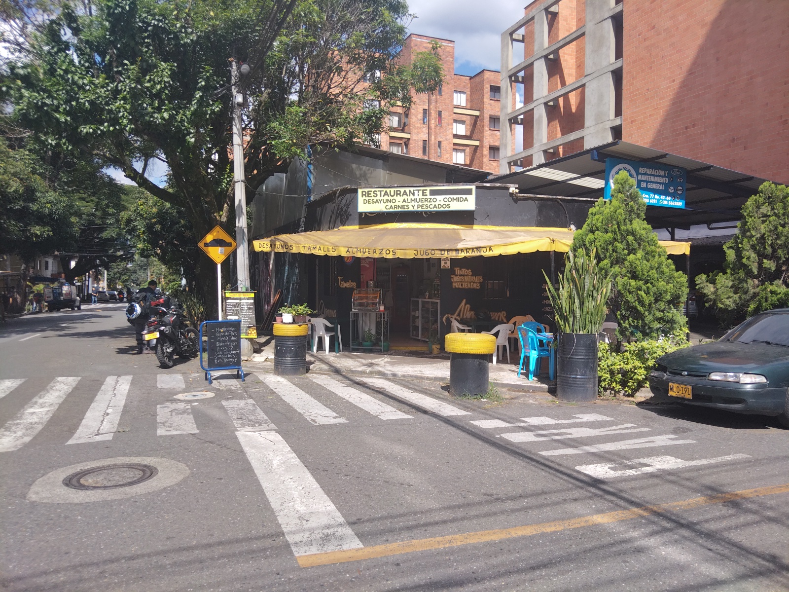 RESTAURANTE CARPA AMARILLA //DESAYUNOS//ALMUERZO//FRITOS//JUGOS